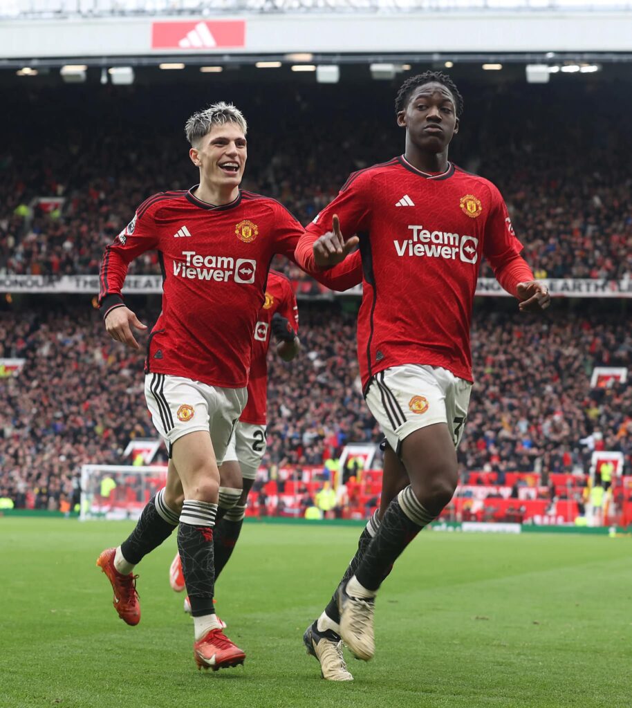 MANCHESTER UNITED 2-2 LIVERPOOL: BỮA TIỆC BÀN THẮNG